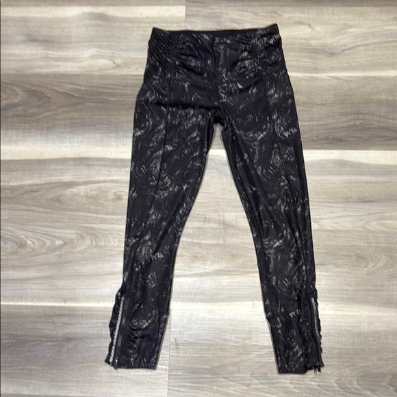 Lululemon Black Patterned Leggings size 4 - Picture 1 of 11